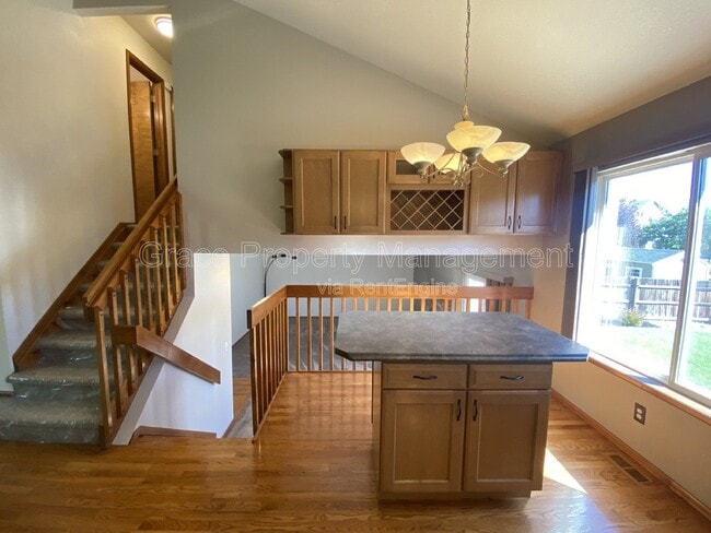 Building Photo - 13052 Grape Ct