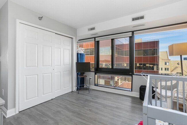 Building Photo - 127 Greyrock Pl