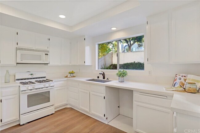 Building Photo - 1 Sandalwood