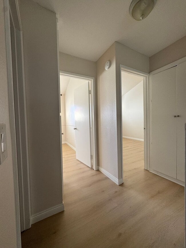 Building Photo - Bright, Updated Home Ready to Move In