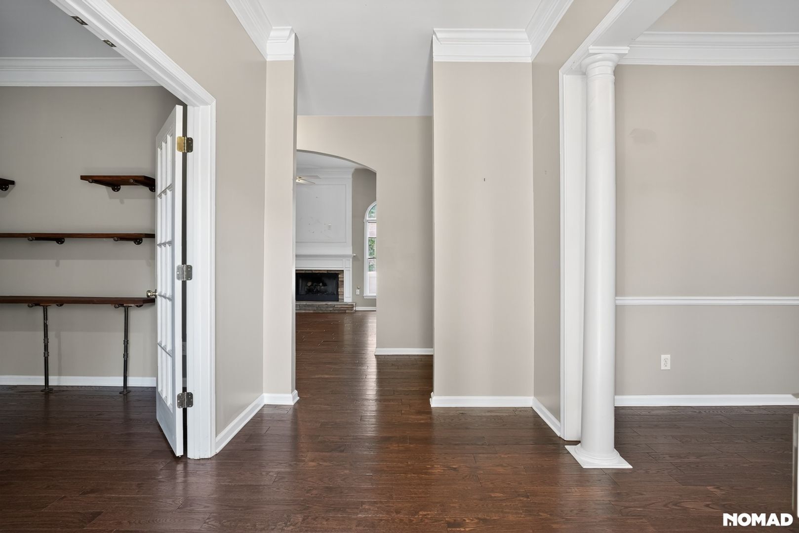 Building Photo - 838 Valley Dr