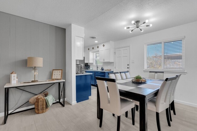 Building Photo - 9805 Sugarberry Dr