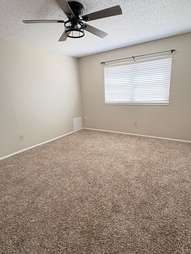 Building Photo - 4 Bed 2 Bath Remodeled Home in Miller Elementary Zone with Solar Panels