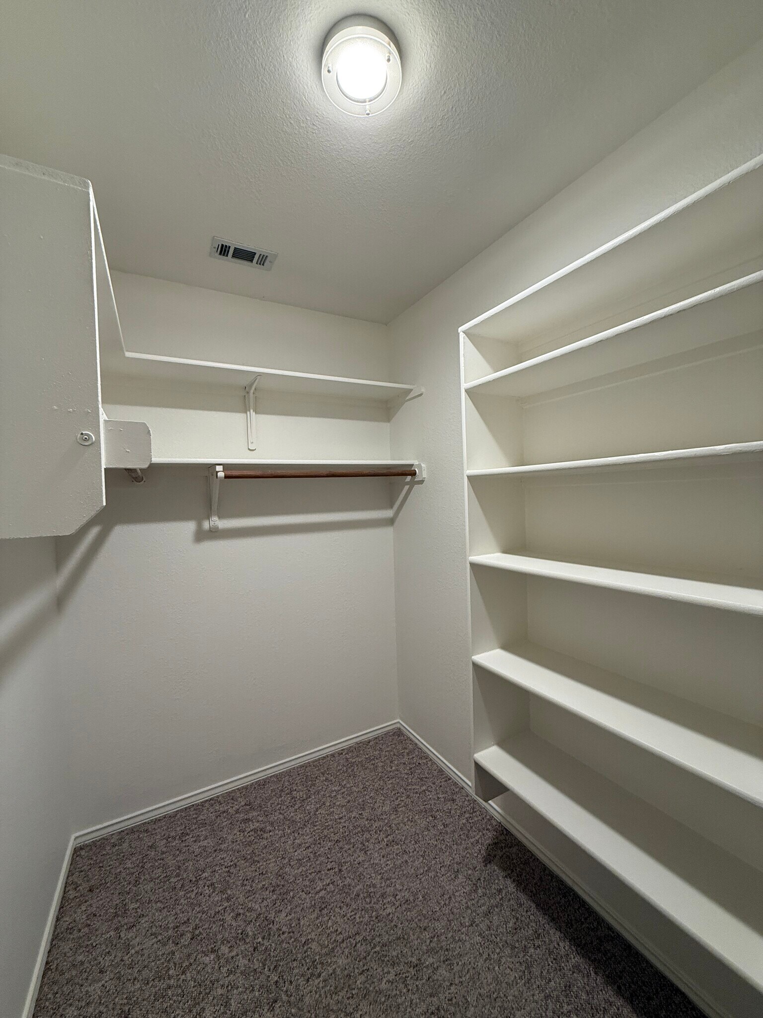 Building Photo - 700 House Creek Dr