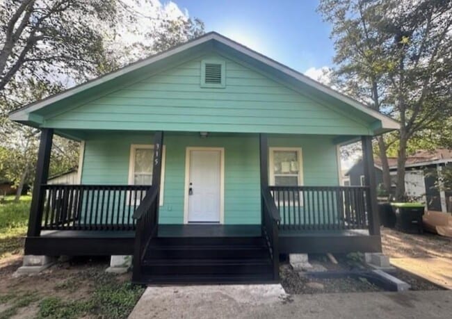 Primary Photo - 327 Lincoln St