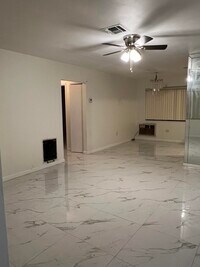 Building Photo - 911 S B St