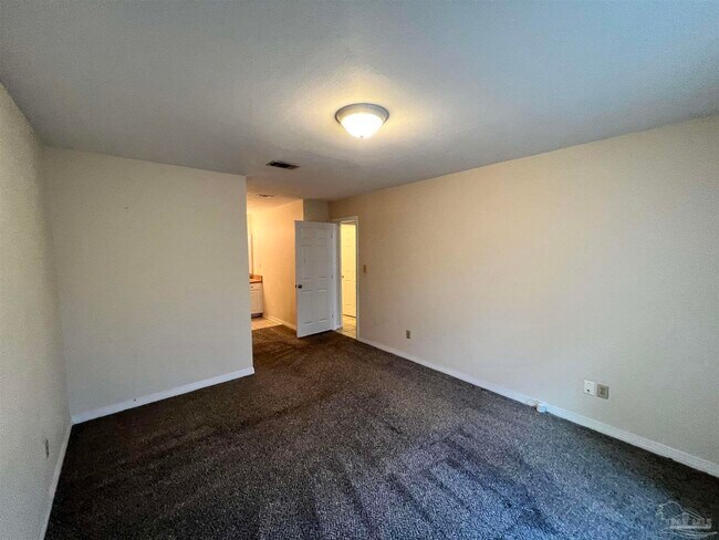 Building Photo - 9481 Sunnehanna Blvd