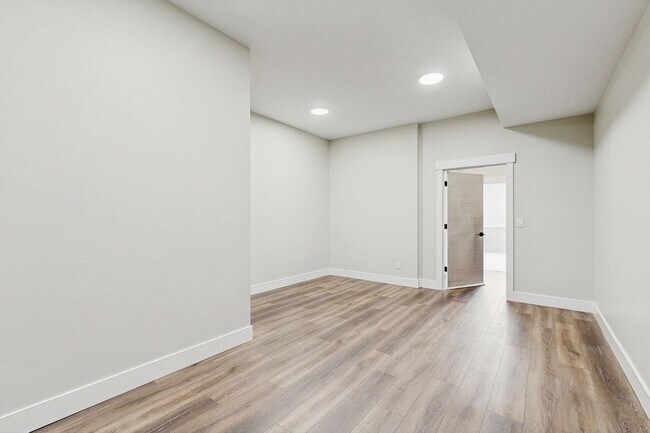 Building Photo - Large Spacious 4 Bedroom Home in Desirable Highland with Private Backyard and Finished Basement