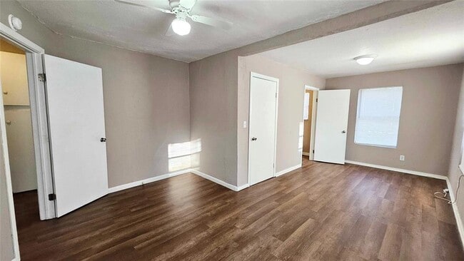 Building Photo - 1505 NE 29th St