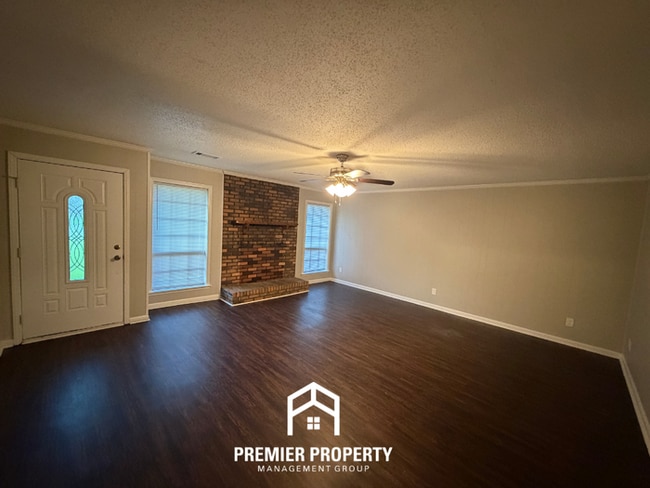 Building Photo - Charming 3BR/2BA Northport Home with Hardwood Floors & Brick Fireplace!