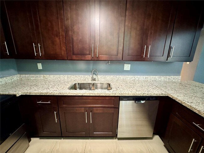 Building Photo - 9495 Evergreen Pl