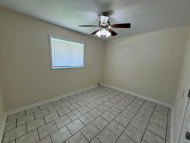 Building Photo - 1405 Cactus Dr
