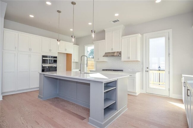 Building Photo - 2316 Mockernut Trl