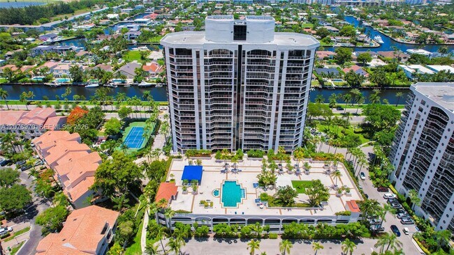 Building Photo - 3600 Yacht Club Dr