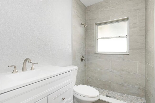 Building Photo - 304 E Madeira Ave