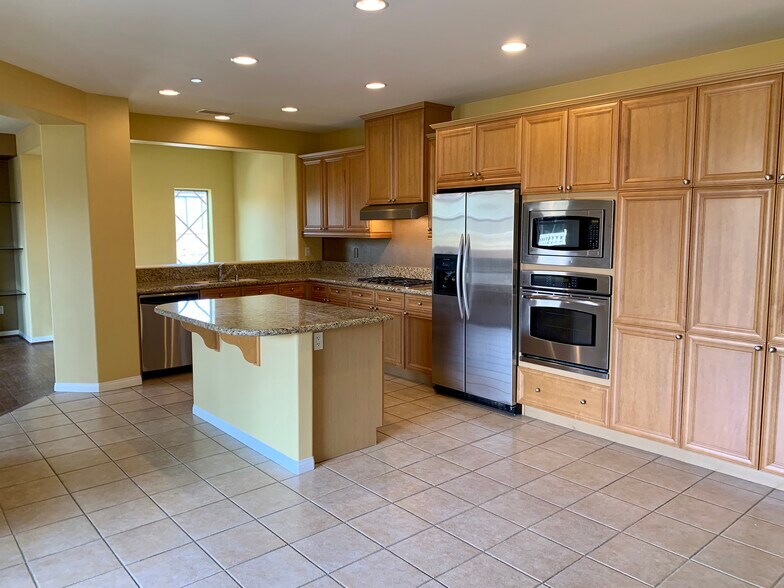 Gourmet Kitchen - 4153 Via Mattina