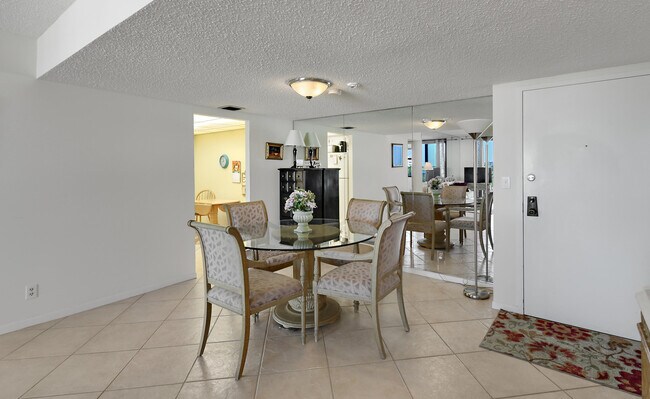 Building Photo - 2860 S Ocean Blvd