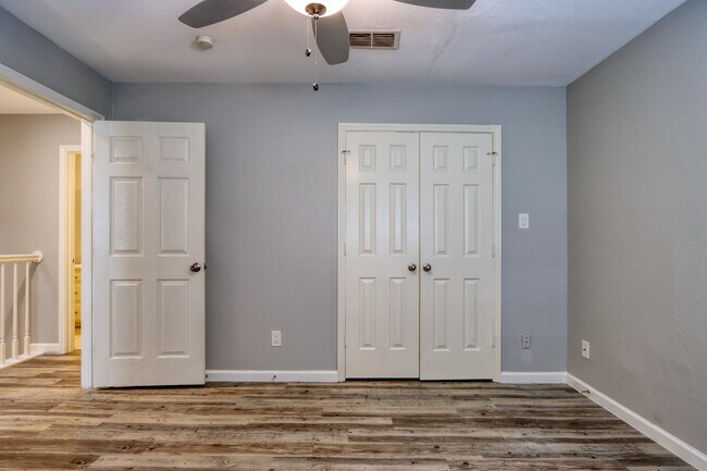 Building Photo - 317 Benjamin St