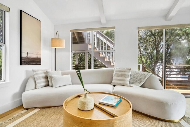 Building Photo - 6296 W County Hwy 30A