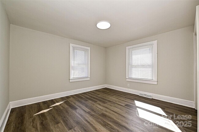 Building Photo - 411 Elizabeth Ave