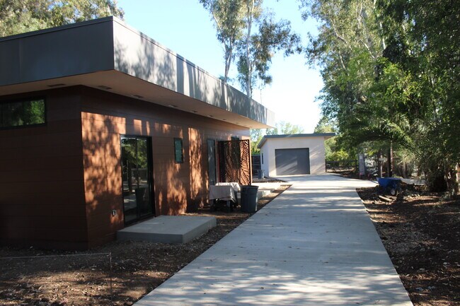 Building Photo - 1220 Rancho Dr