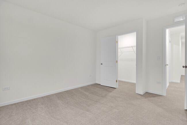 Building Photo - 5913 Hawkweed Dr