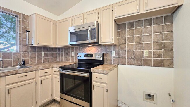 Building Photo - NEAR WESTGATE! Delightful 4bdr Corner Lot ...