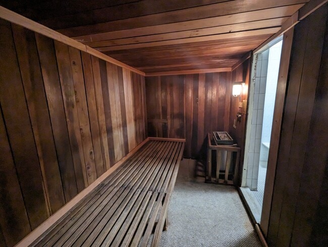 Building Photo - 469 Ena Rd