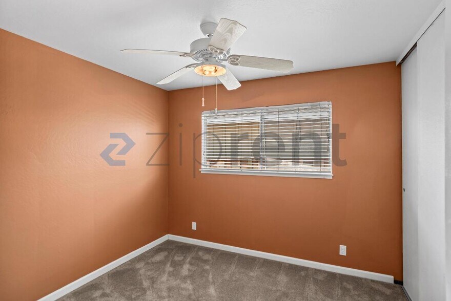 Building Photo - Unit