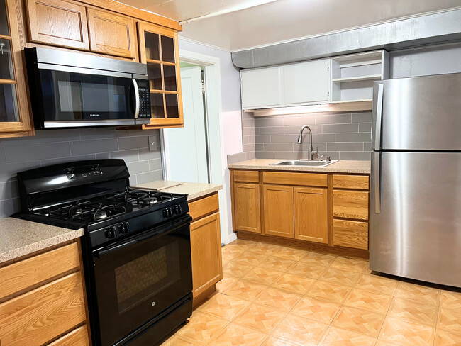 Kitchen - 972 E 3385 S