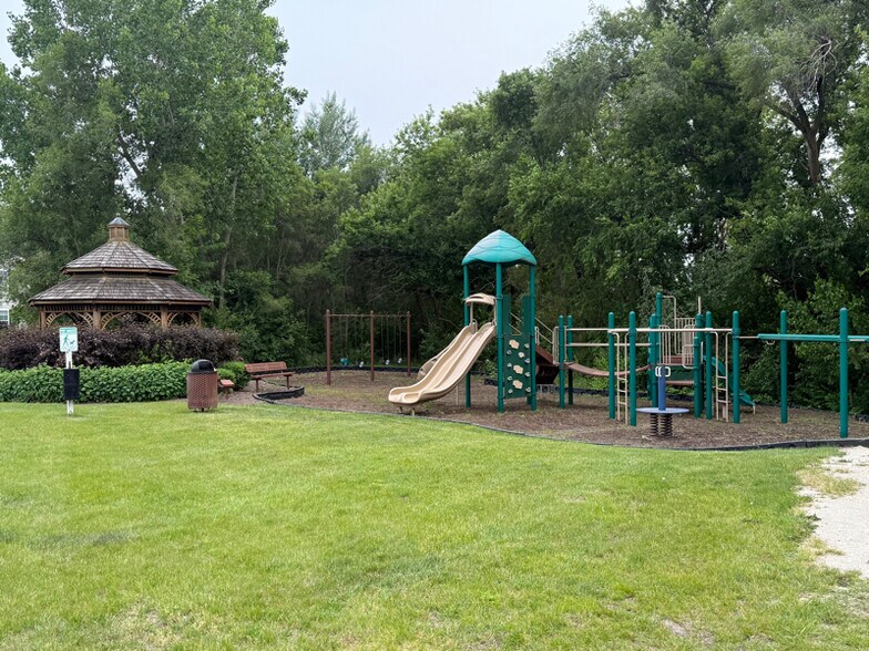 Building Photo - 611 Arbor Cir