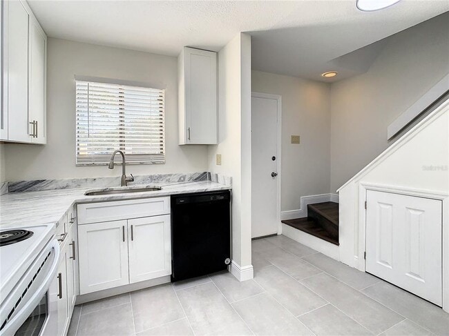 Building Photo - 9027 Pebble Creek Dr