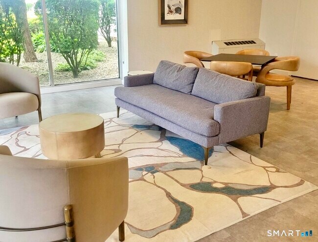 Building Photo - 893 Farmington Ave