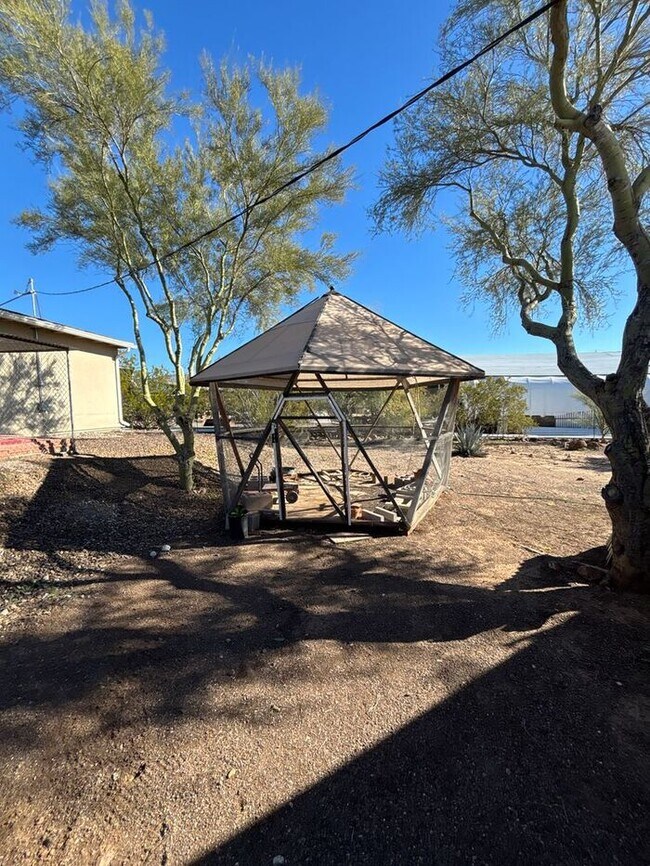 Building Photo - READY TO VIEW NOW! Adorable 3 Bed 2 Bath Home in New River NO HOA