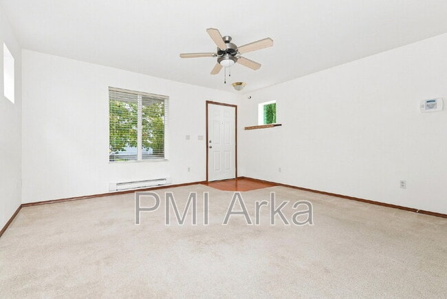 Building Photo - 11048 Elliston Way NE