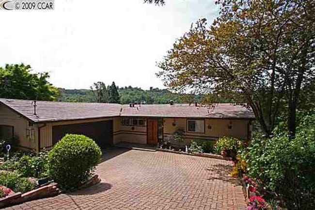 Primary Photo - Incredible Home in the Hills