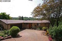 Building Photo - Incredible Home in the Hills