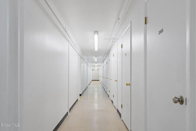 Building Photo - 25A Pine Ln