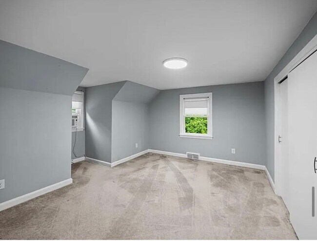 Building Photo - 4 bedroom in Kirkwood/Old Irving park!!