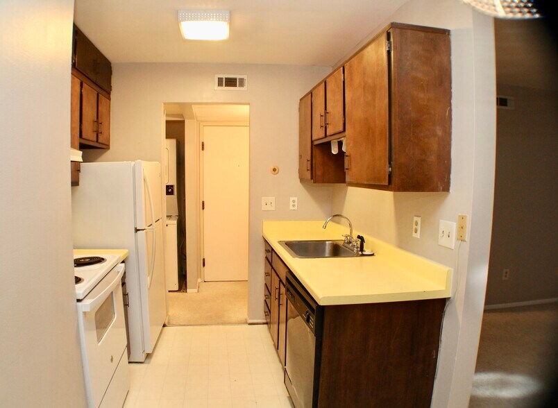 Building Photo - 910 Chestnut Hill Dr