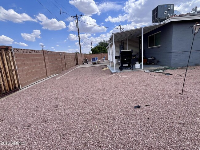 Building Photo - 1337 N 71st St