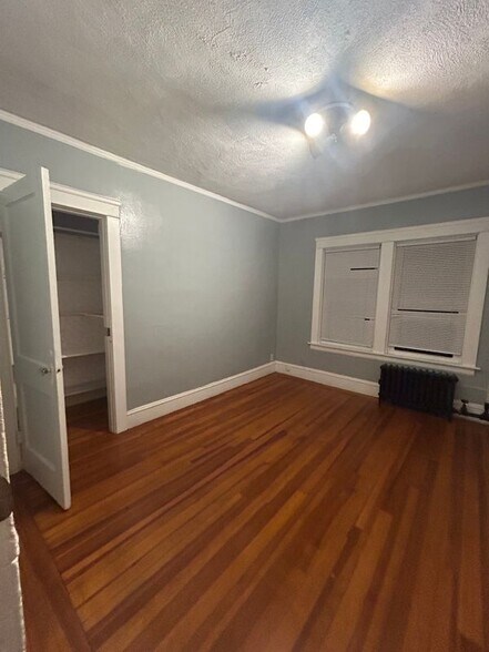 Building Photo - 113 Pleasant St