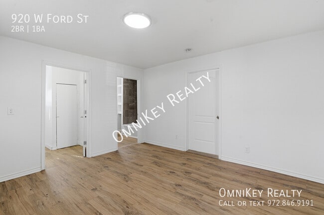 Building Photo - 920 W Ford St