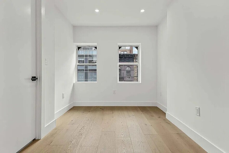 Building Photo - 5 Lispenard St