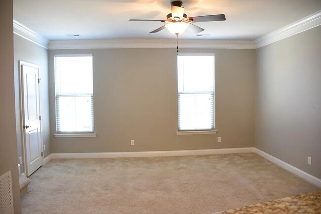 Building Photo - Stylish Apex Townhome Near Beaver Creek Shopping & Dining