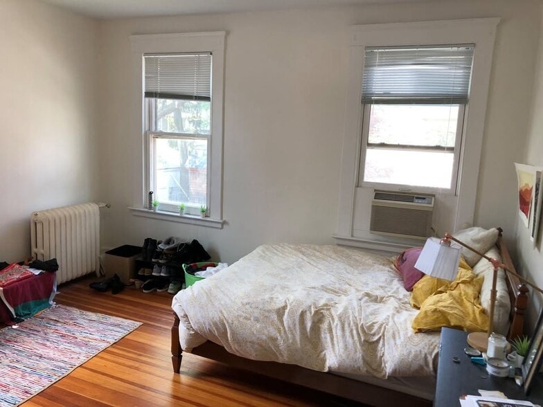Back bedroom - 94 Linden St
