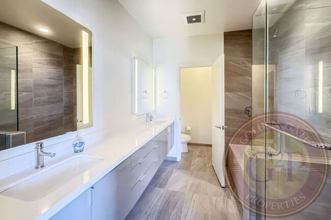 Building Photo - SF Shipyard - 3 BR, 2.5 BA Townhouse 1,634...