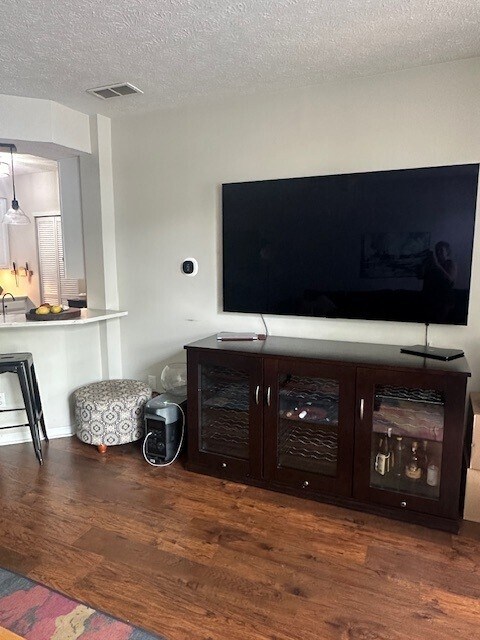 Building Photo - 8392 Enclave Blvd