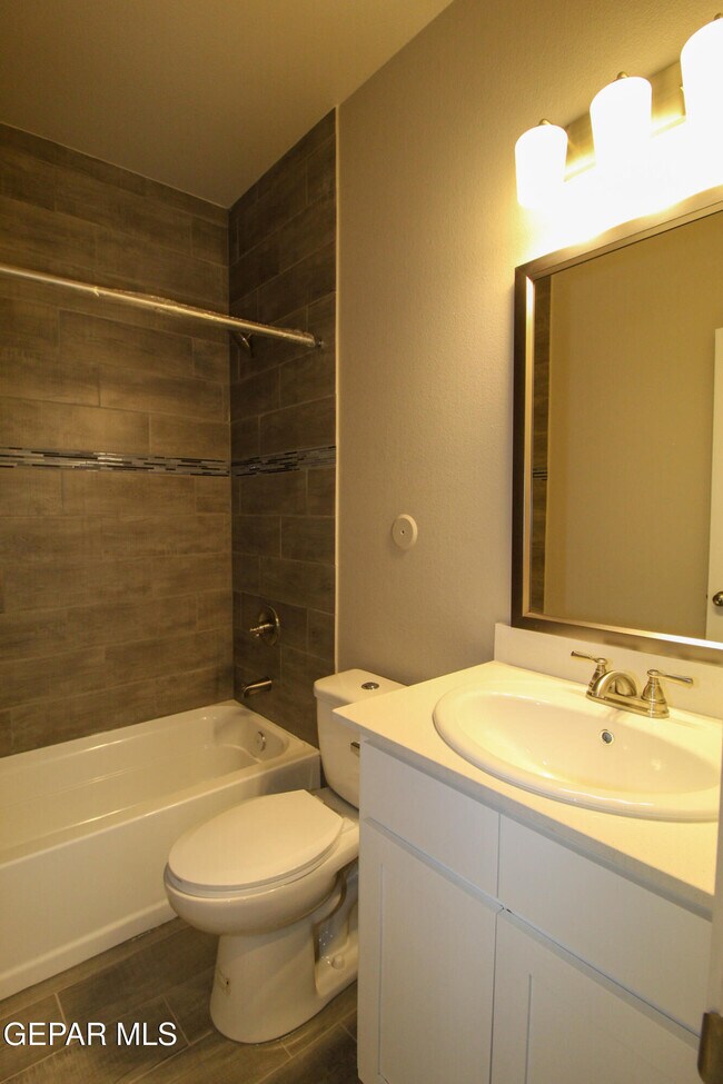 Building Photo - 1217 Golden Summer Ct