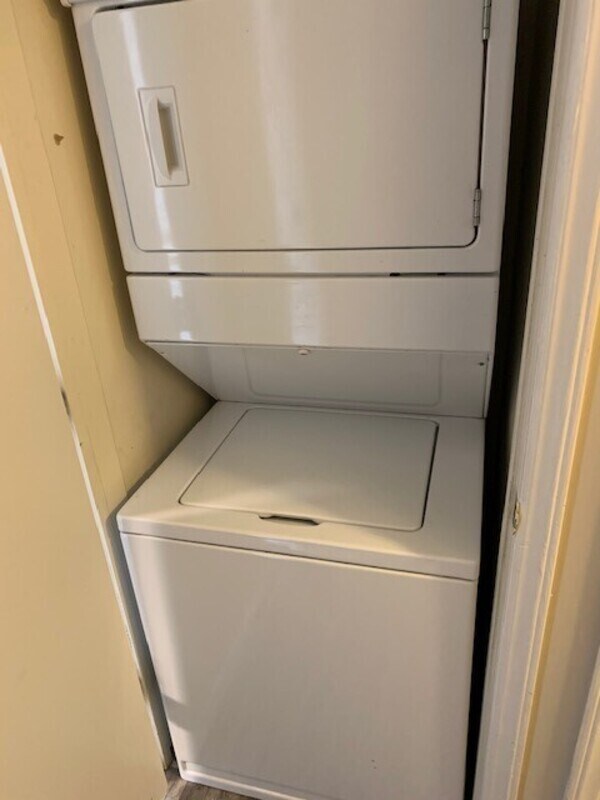 Building Photo - 1614 Arlyn Cir